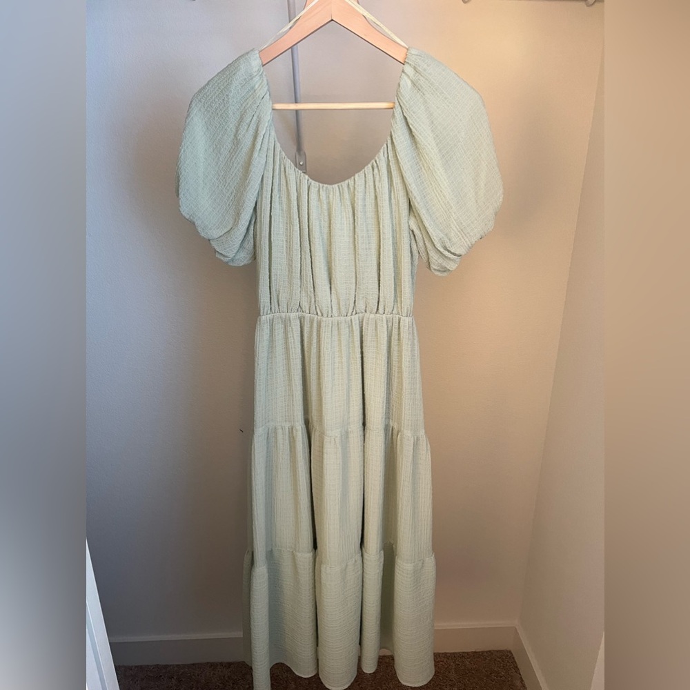 ASTR The Label Tiered Short Sleeve Midi Dress Size: S